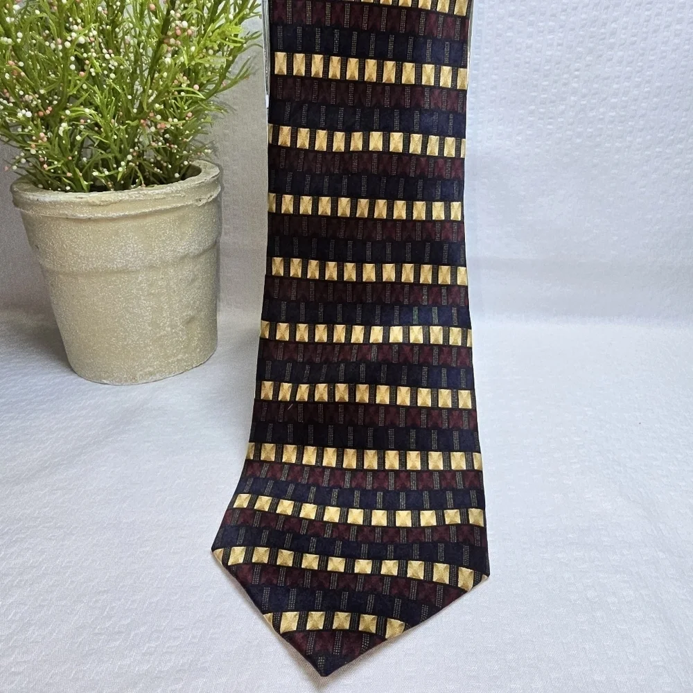 Giorgio Brutini Modern Navy Wine  Gold Tie with Geometric Pattern 100%silk Mens